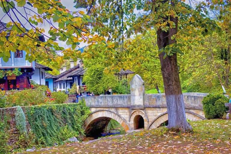 Bulgaria Monasteri E Città Antiche()