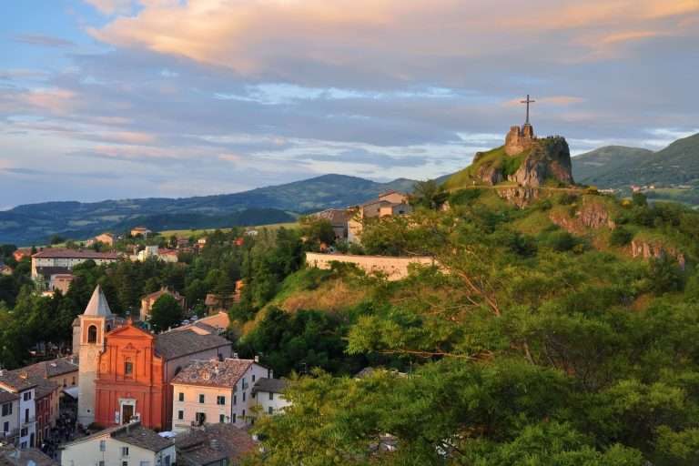Italia Emiliaromagna EMILIA ROMAGNA Tra Mare E Borghi()