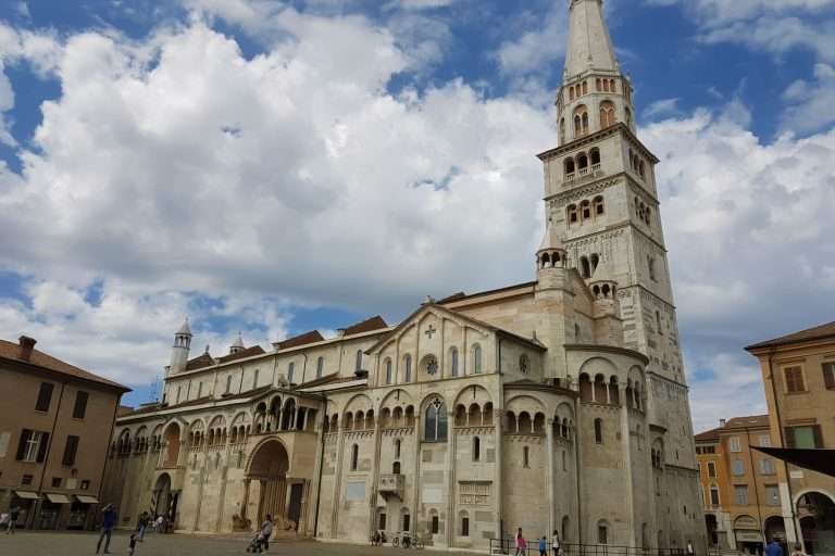 Italia Emiliaromagna Emilia Romagna Land Of Delicacies()