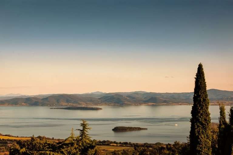 Italia Umbria A Passeggio Sul Lago Trasimeno(1)