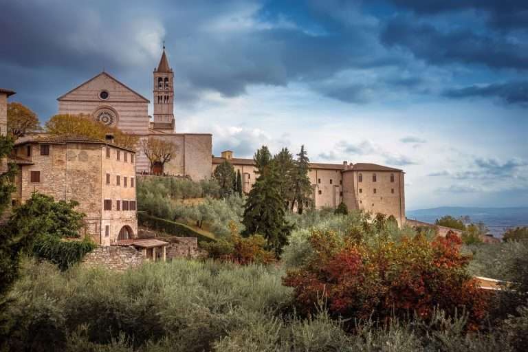 Italia Umbria In Cammino Tra Borghi E Natura()
